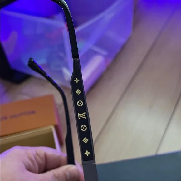 Louis Vuitton Purple Tinted Sunglasses - Picture 10 of 11